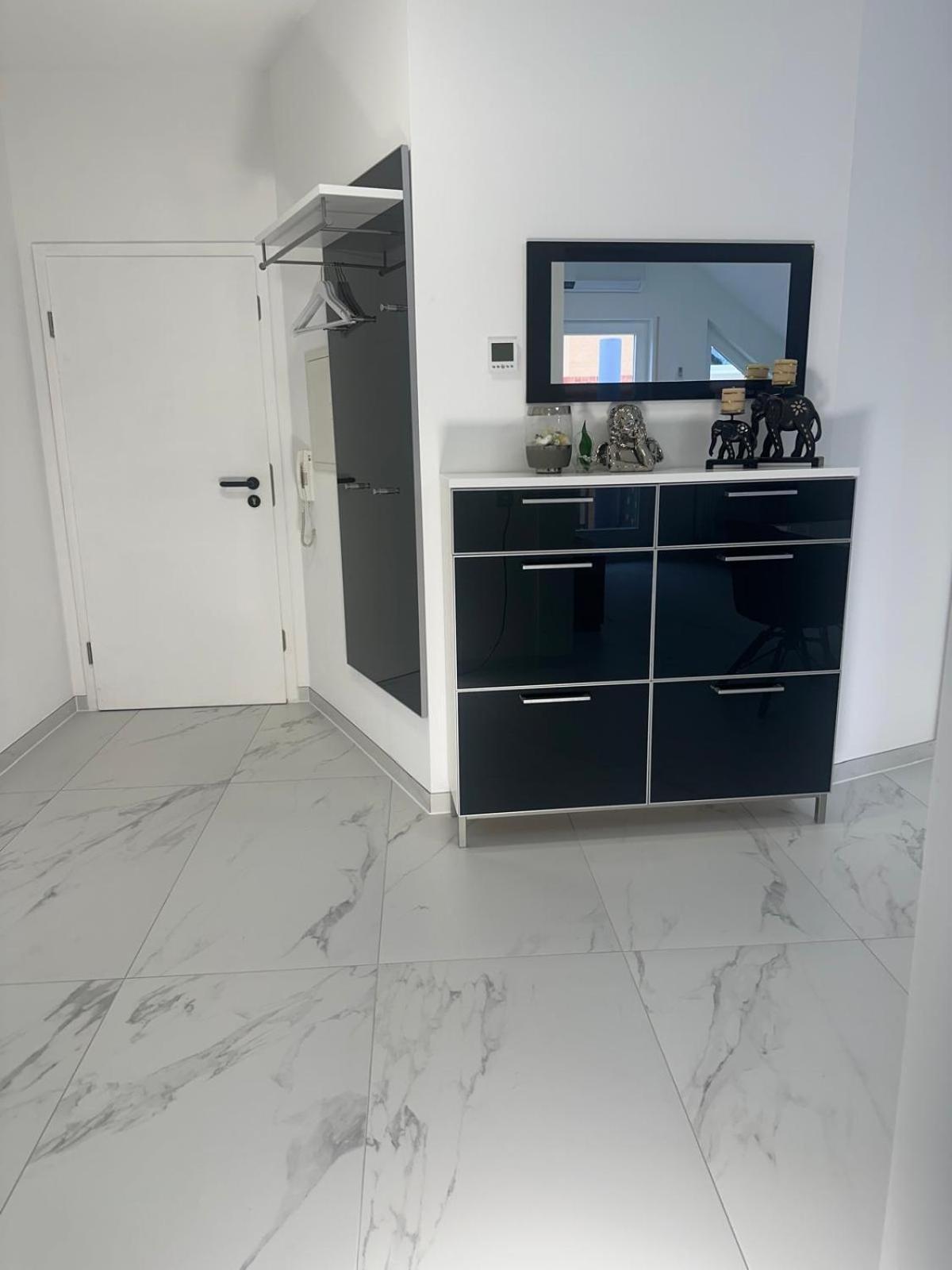 Flexible, Schoene Und Gut Aussehende Feriensuite 罗伊特林根 外观 照片
