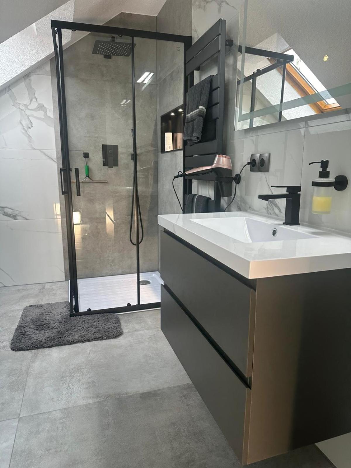Flexible, Schoene Und Gut Aussehende Feriensuite 罗伊特林根 外观 照片