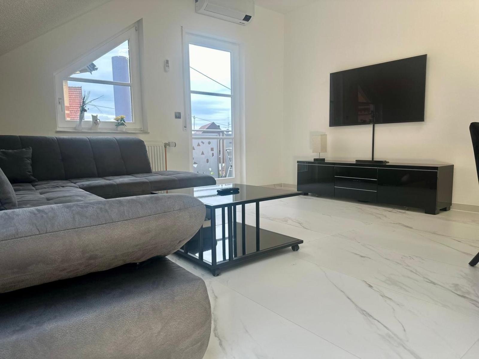 Flexible, Schoene Und Gut Aussehende Feriensuite 罗伊特林根 外观 照片