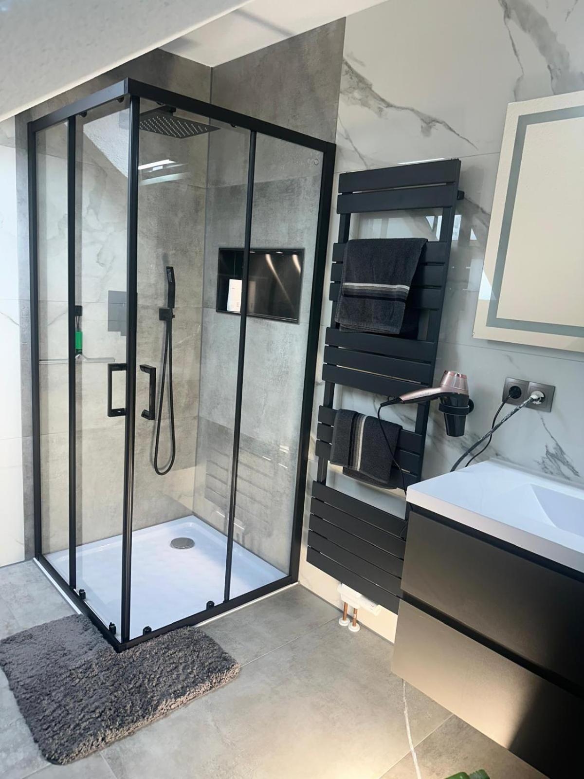Flexible, Schoene Und Gut Aussehende Feriensuite 罗伊特林根 外观 照片